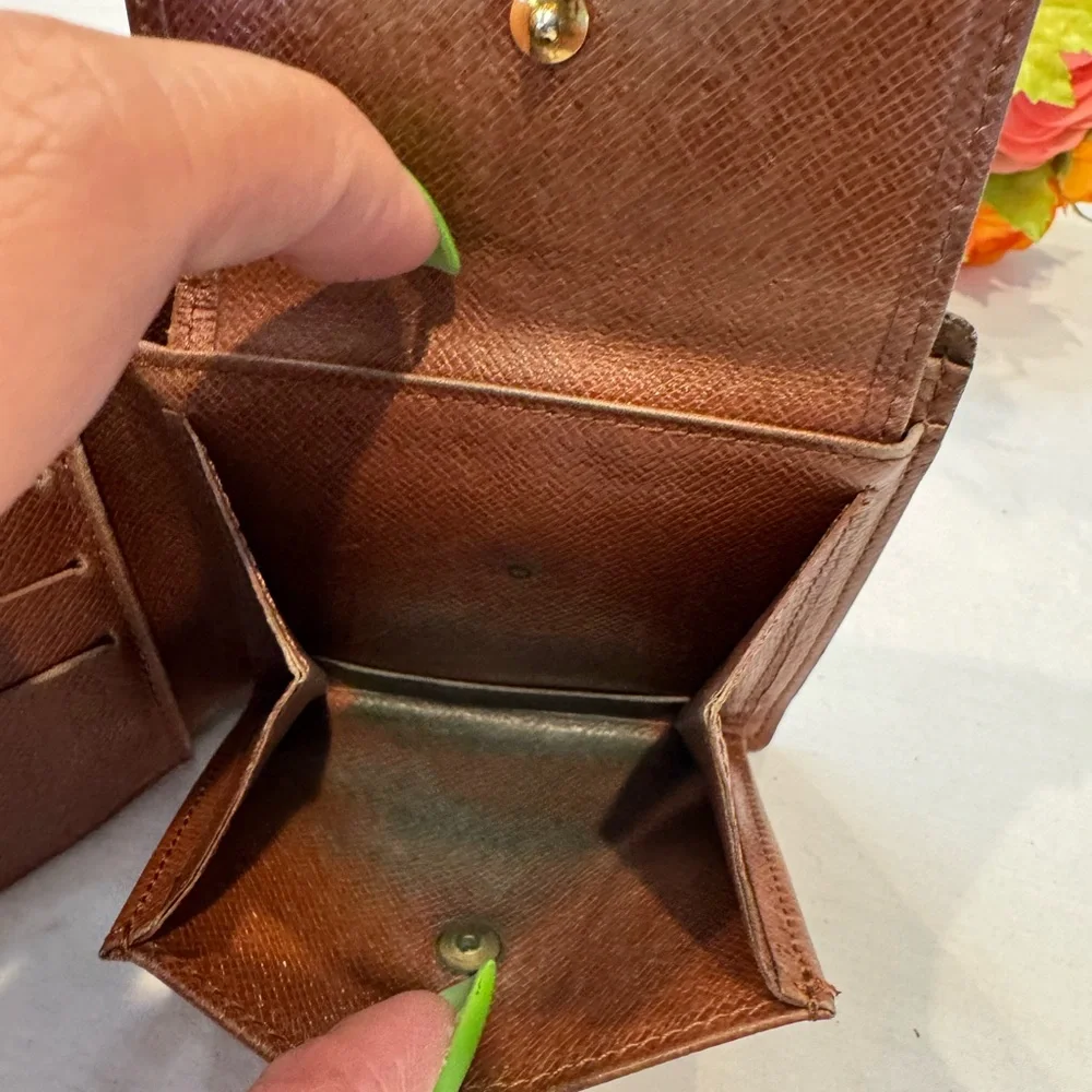 Authentic Louis Vuitton men’s wallet - Picture 10 of 12